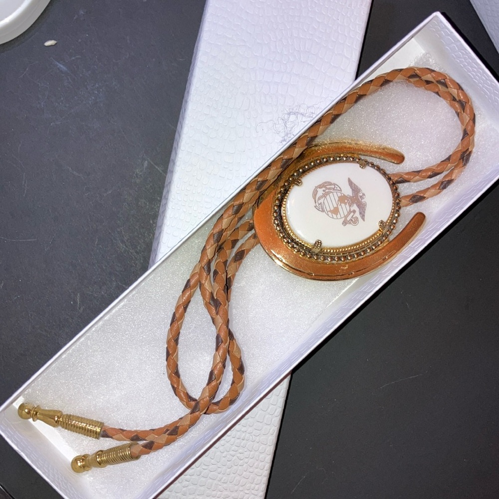1940s Federal Brown and Gold Western Bolo Tie